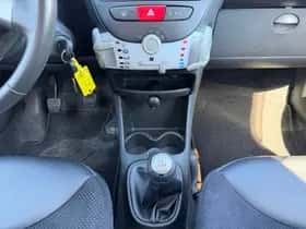 Peugeot 107 (2012) thumbnail 8