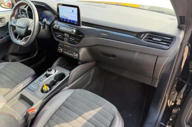 Ford Kuga (2021) thumbnail 3