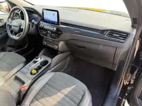 Ford Kuga (2021) thumbnail 3