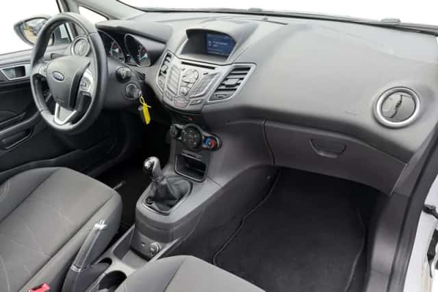 Ford Fiesta (2017) thumbnail 3
