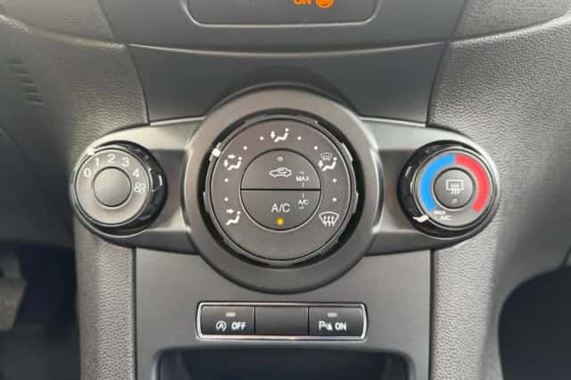 Ford Fiesta (2017) thumbnail 28