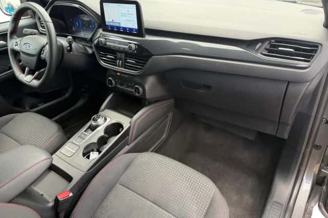 Ford Kuga (2023) thumbnail 3