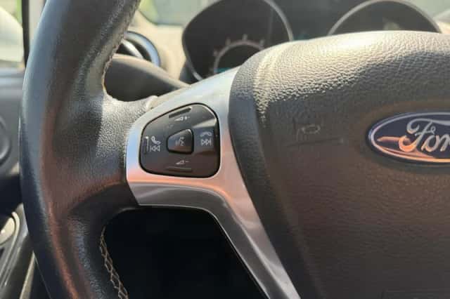 Ford Fiesta (2017) thumbnail 19