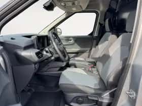 Ford E-Transit Courier (2026) thumbnail 15