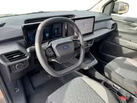 Ford E-Transit Courier (2026) thumbnail 17