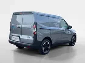 Ford E-Transit Courier (2026) thumbnail 7