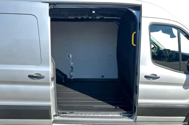 Ford Transit (2024) thumbnail 4