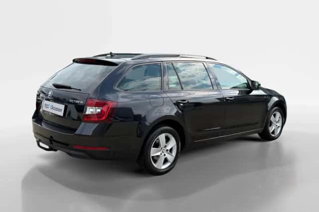 Škoda Octavia (2018) thumbnail 2