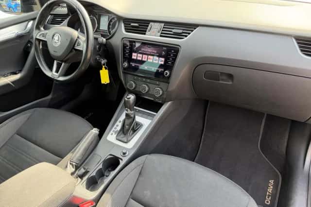 Škoda Octavia (2018) thumbnail 4