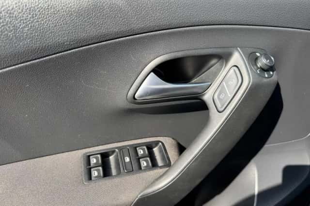 Volkswagen Polo (2016) thumbnail 27