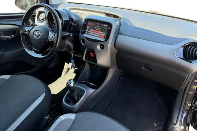 Toyota Aygo (2021) thumbnail 3