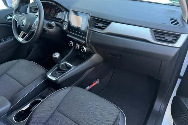 Renault Captur (2021) thumbnail 3