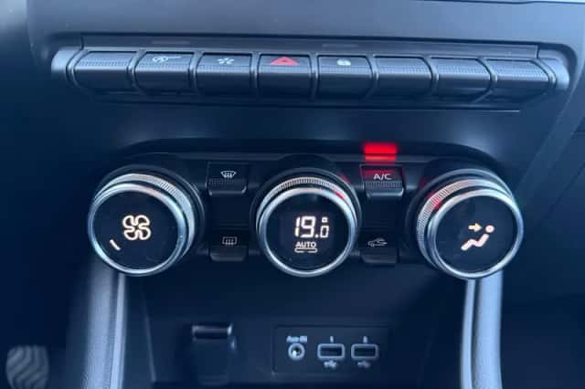 Renault Captur (2021) thumbnail 30