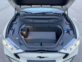 Ford Mustang Mach-E (2026) thumbnail 4