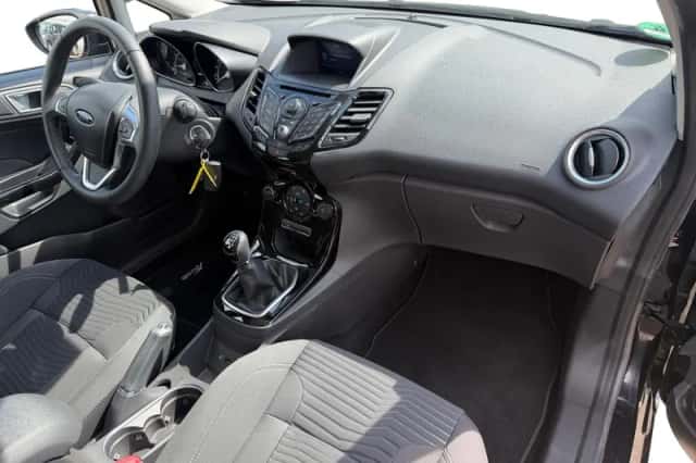 Ford Fiesta (2014) thumbnail 3