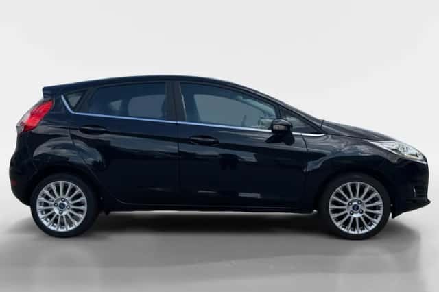 Ford Fiesta (2014) thumbnail 4