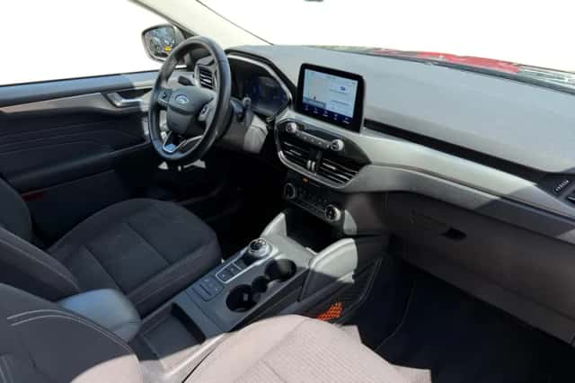 Ford Kuga (2023) thumbnail 3