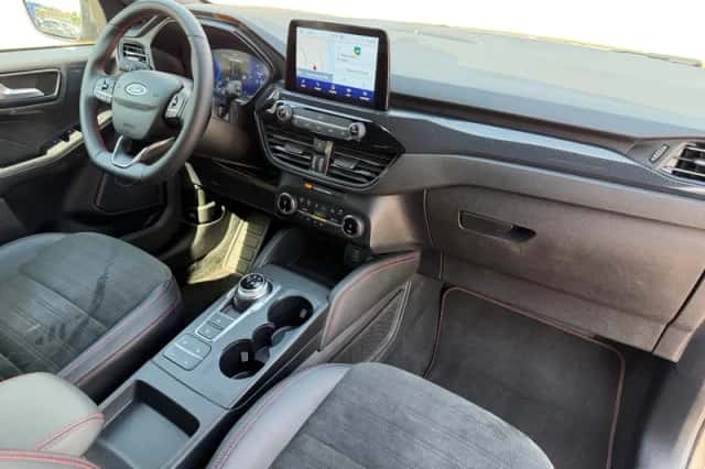 Ford Kuga (2023) thumbnail 3