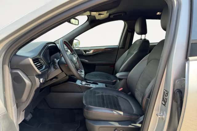 Ford Kuga (2023) thumbnail 5
