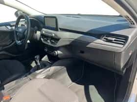 Ford Focus (2018) thumbnail 3