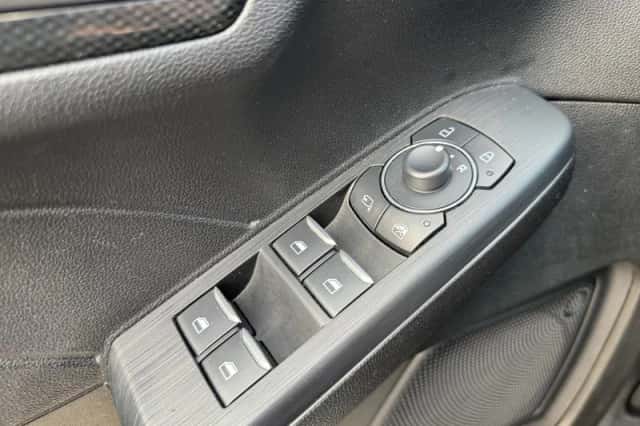 Ford Kuga (2023) thumbnail 17
