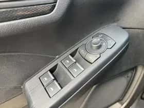 Ford Kuga (2023) thumbnail 17