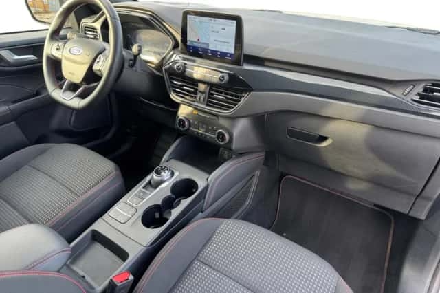 Ford Kuga (2023) thumbnail 3