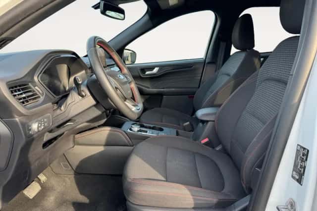 Ford Kuga (2023) thumbnail 5