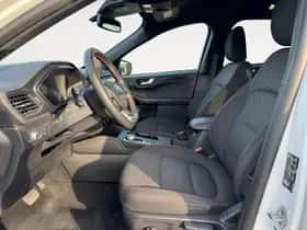 Ford Kuga (2023) thumbnail 5