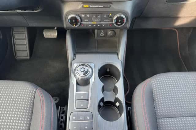 Ford Kuga (2023) thumbnail 8