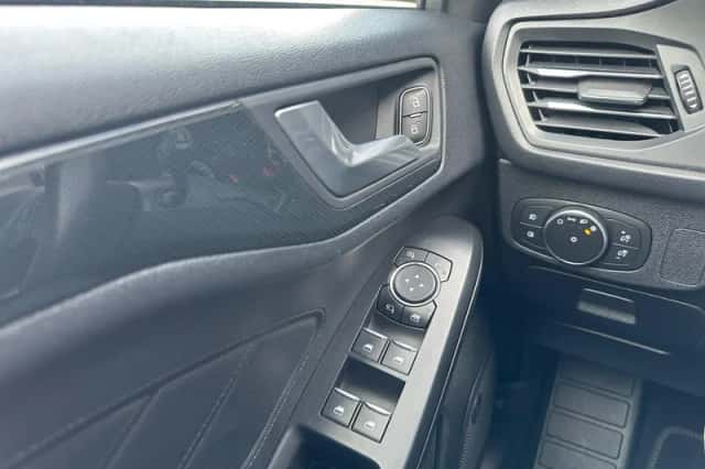 Ford Focus (2020) thumbnail 28