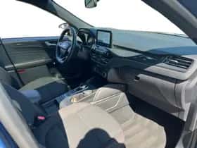 Ford Kuga (2022) thumbnail 3