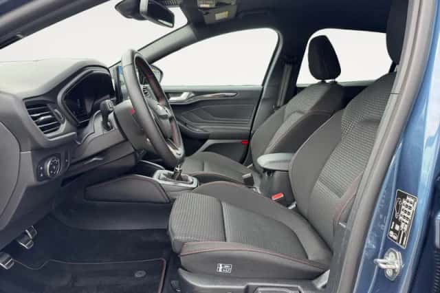 Ford Focus (2024) thumbnail 5