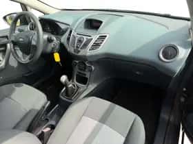 Ford Fiesta (2010) thumbnail 2