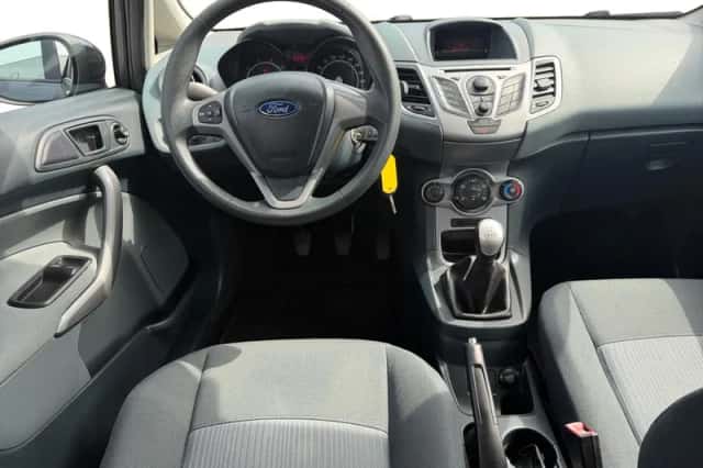 Ford Fiesta (2010) thumbnail 13