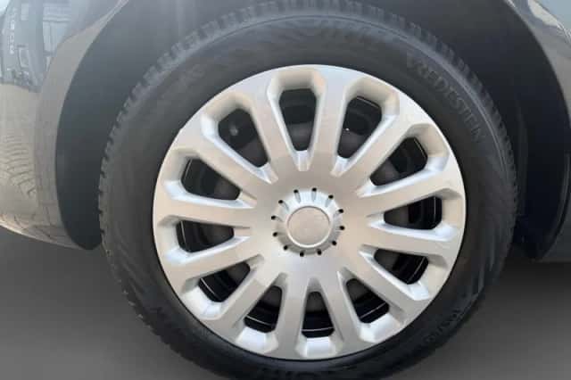 Ford Fiesta (2010) thumbnail 15