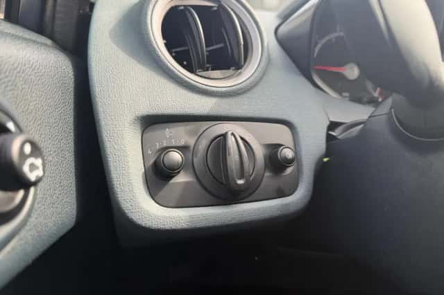 Ford Fiesta (2010) thumbnail 16