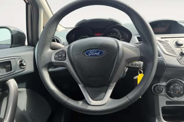 Ford Fiesta (2010) thumbnail 18