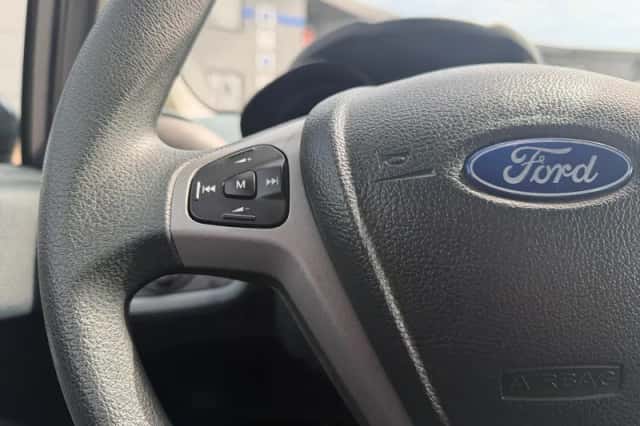 Ford Fiesta (2010) thumbnail 19