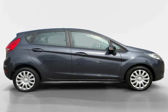 Ford Fiesta (2010) thumbnail 3
