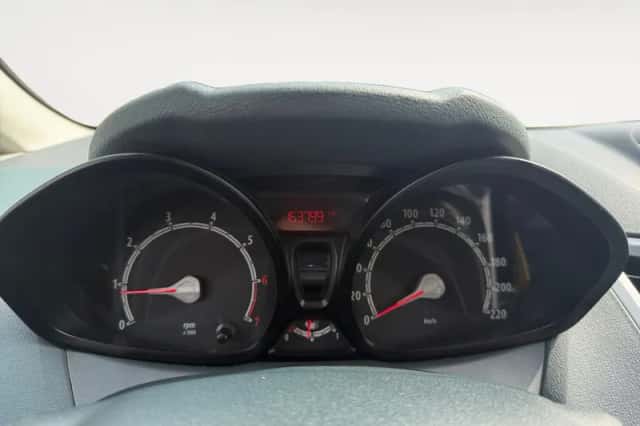 Ford Fiesta (2010) thumbnail 21