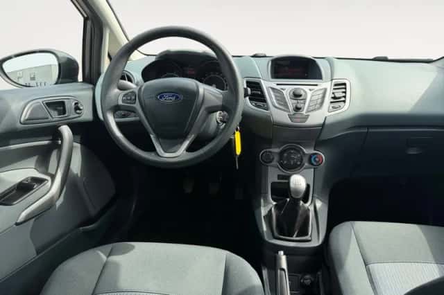 Ford Fiesta (2010) thumbnail 22