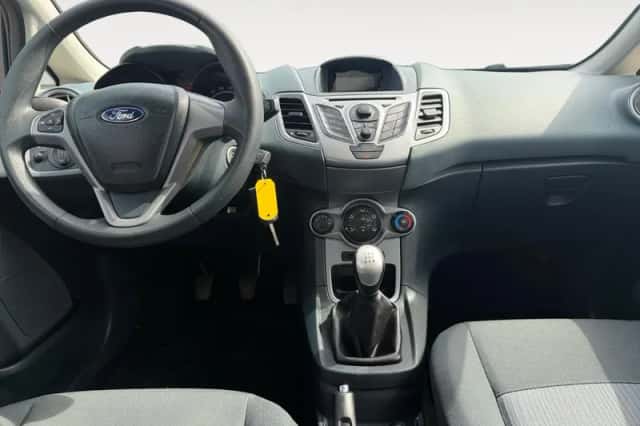 Ford Fiesta (2010) thumbnail 7