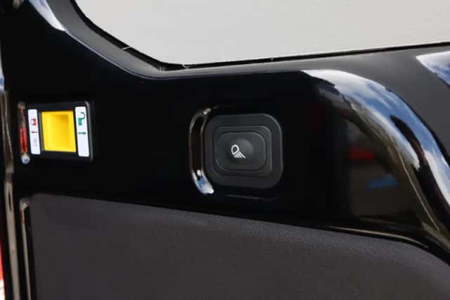 Ford E-Transit (2025) thumbnail 9