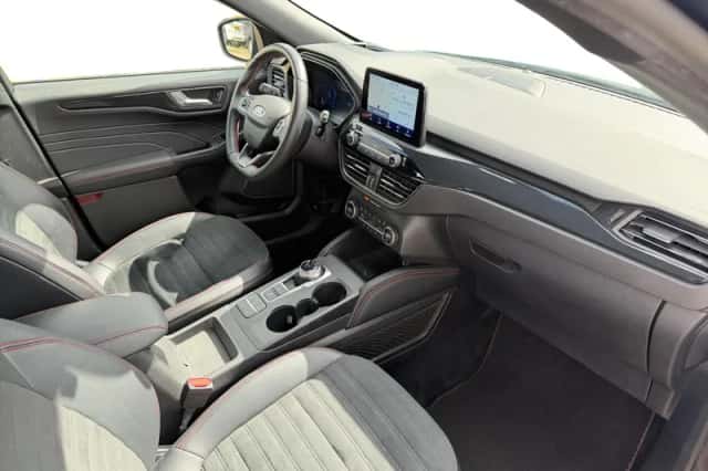 Ford Kuga (2021) thumbnail 3