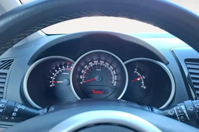 Kia Venga (2016) thumbnail 16