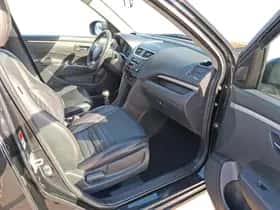 Suzuki Swift (2012) thumbnail 9