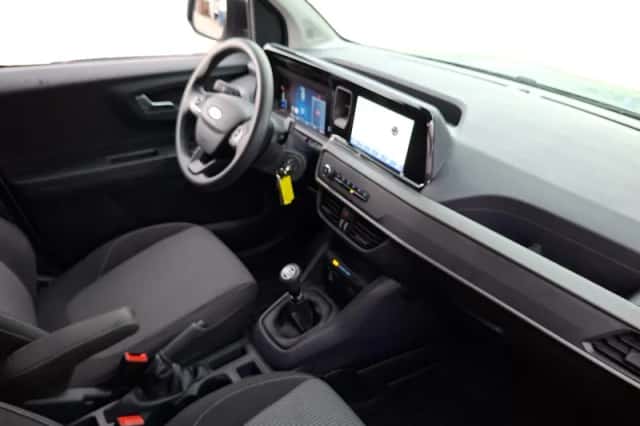 Ford Transit Courier (2024) thumbnail 3