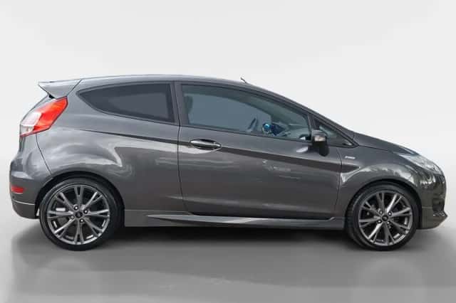 Ford Fiesta (2017) thumbnail 2