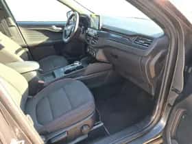 Ford Kuga (2023) thumbnail 16